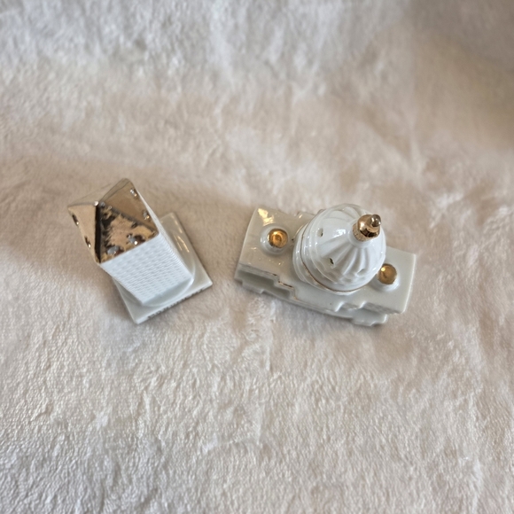 Decorative Salt & Pepper Shakers Of The White House And Washington Monument DC - Picture 2 of 14